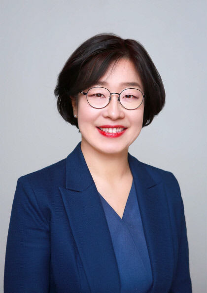 포스코 장인화 회장 첫 조직개편…지주사 13팀→9팀 조직 슬림화