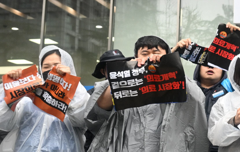 담화문 통해 의료시장화 자인한 대통령은 가짜개혁 멈추고 공공의료 강화하라