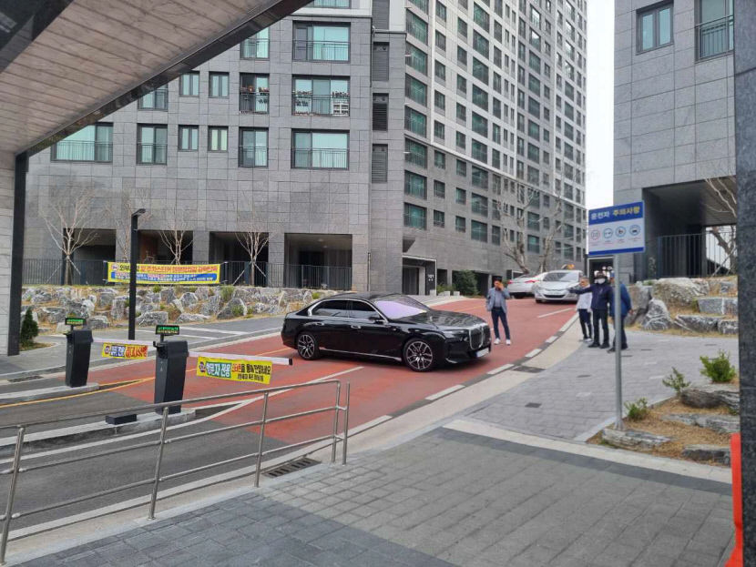 아파트 단지 입구 무단 주차로 길막 40대 입건