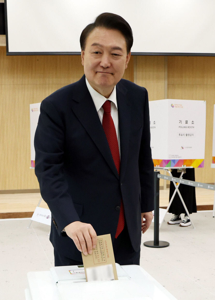윤석열 대통령, 사전투표 첫날 부산서 한 표 투표는 주권자의 권리