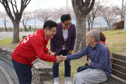 [4·10 필드 속으로]강명구 후보 시민 속으로 열정 2+2 뚜벅이 유세
