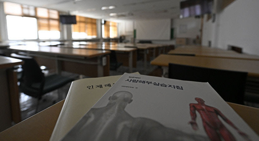 경북대 의대 강의 재개 첫날 교수들 비대면 강의 준비 …학생들에게만 피해 안가길