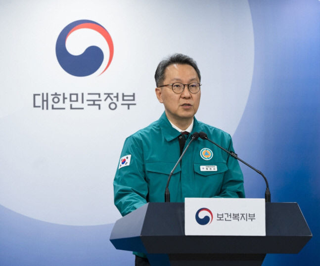 의대 증원 1년 유예안 혼선…복지부 내부 검토 대통령실 계획 없다