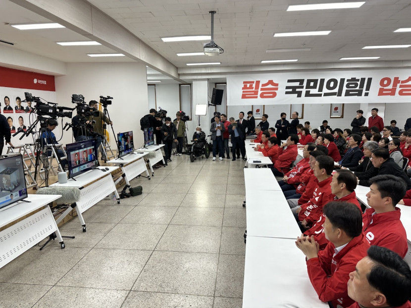 [속보] 야권 압승 예상…국민의힘 침울