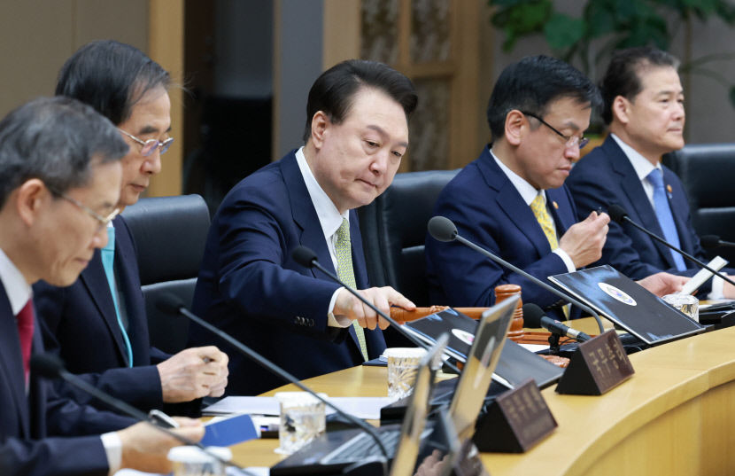 여야 尹, 직접사과·이재명 만남 등 국정기조 전환하라 한목소리