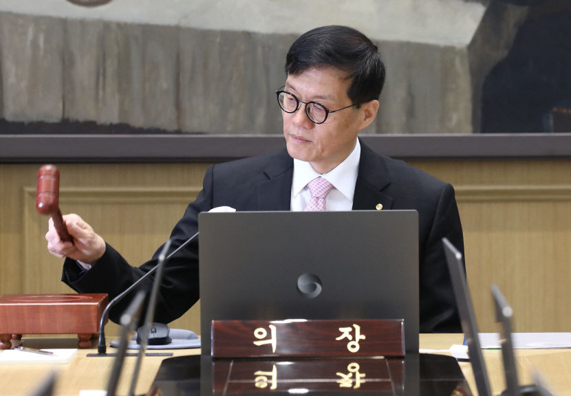 기준금리 3.50% 또 동결 …3%대 소비물가, 국제유가 상승세 감안