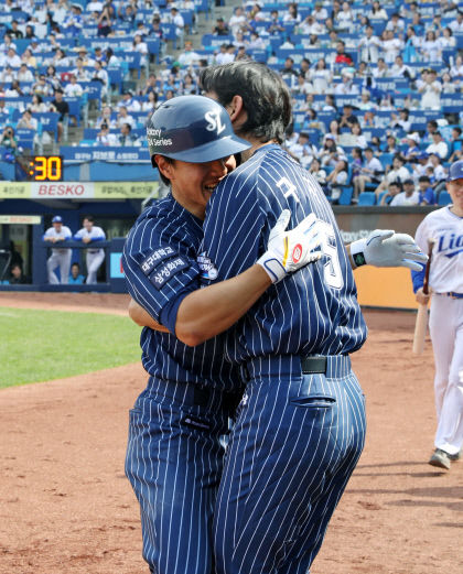 삼성라이온즈, 드디어 홈 첫승…홈런 2방 이성규·구자욱·맥키넌 활약