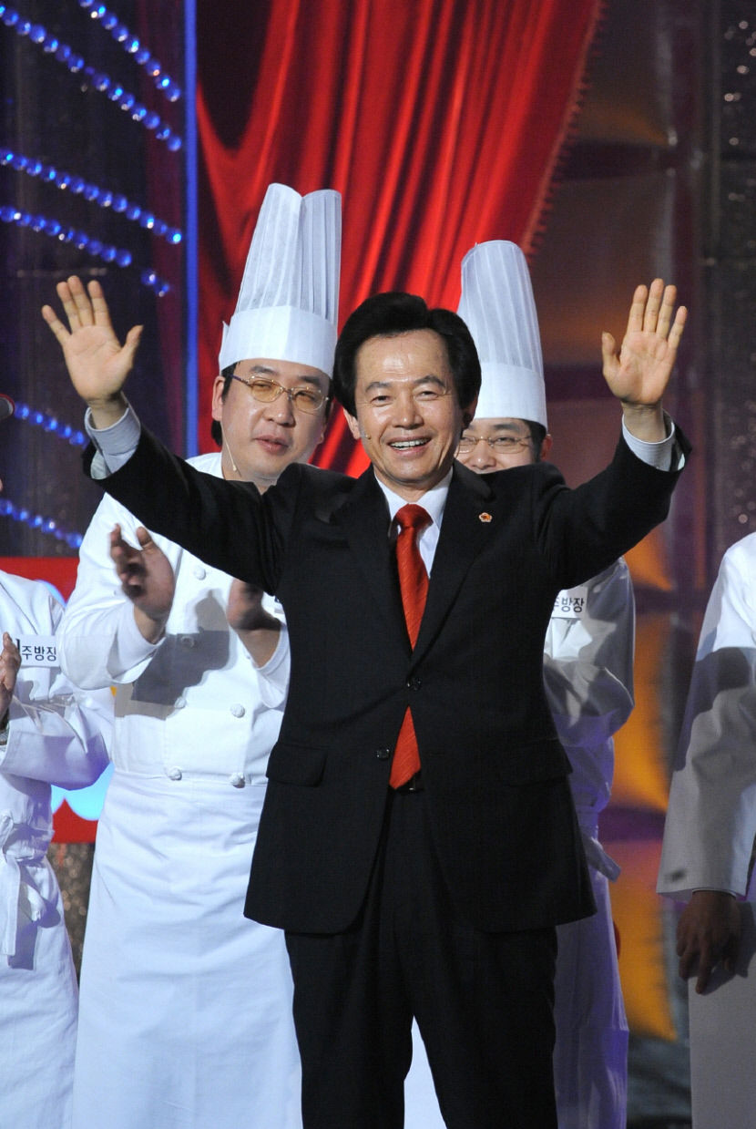 경찰, 성추행 피소 허경영 하늘궁 압수수색