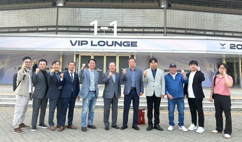 윤동한 콜마홀딩스 회장 LCK 결승 관람…e스포츠 관련 사업 확대