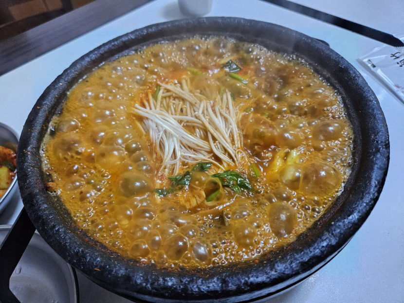 [대구 맛집] 대구 서구 진미메기매운탕, 식지 않는 얼큰함…제피 가루 듬뿍 메기 매운탕