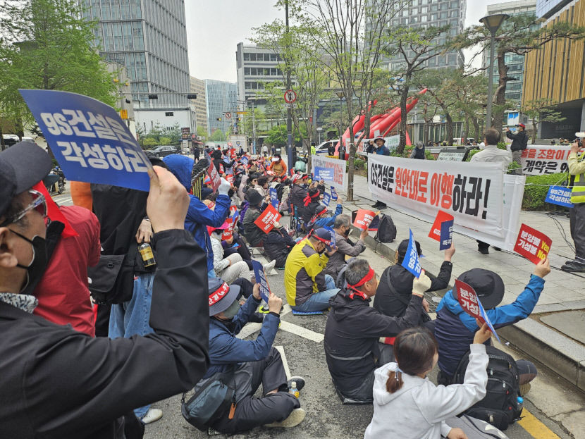 일방적이고 터무니없는 계약변경…송현주공3단지 재건축조합원, 2차 서울 상경 집회