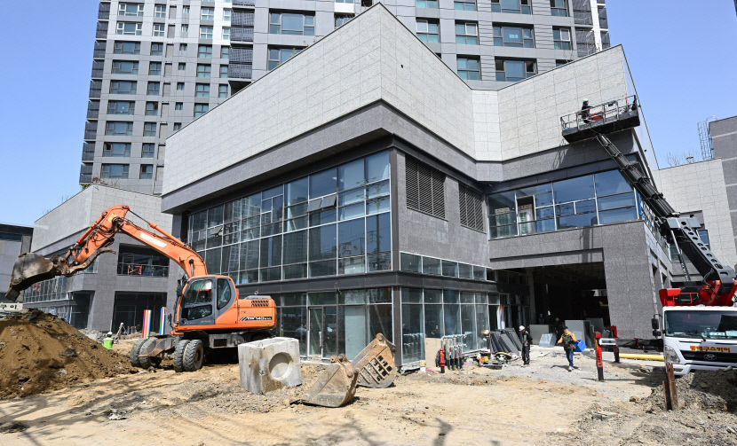 공사판인데 사전점검이라니…대구 달서구 두산위브더제니스 입주예정자들 뿔났다