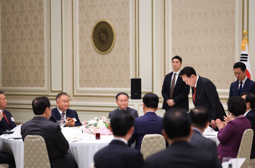 尹 대통령, 與 낙선·낙천 의원 만나 우리는 정치적 운명공동체