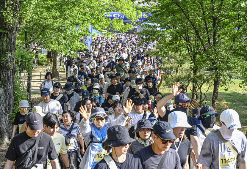 달성 관광지 곳곳 걸으며 이야기꽃 활짝…2024 송해공원 달성 걷기대회 대성황