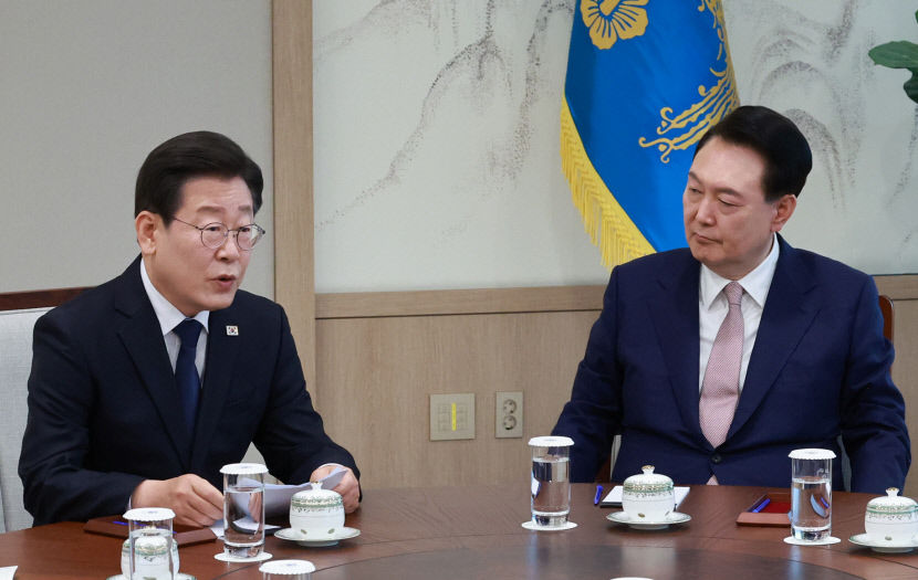 [속보] 이재명 지역화폐 민생회복지원금 꼭 수용해달라…1인 25만원 현실화될까