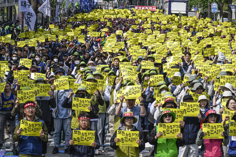 [포토뉴스] 세계노동절 대구대회에서 모든 노동자의 노동권 보장 촉구하는 노조원들