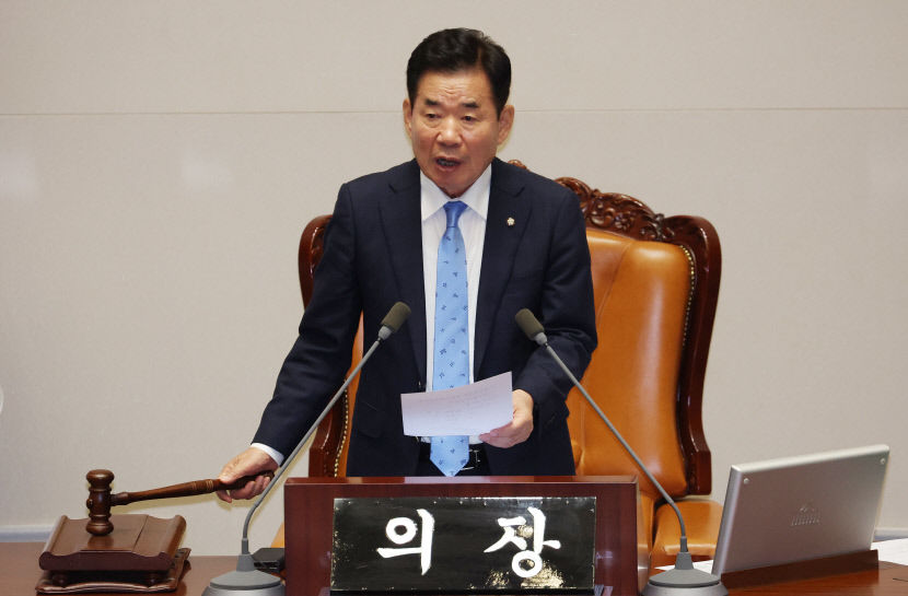 김진표 국회의장 당적 갖고 편파된 의장, 꼭두각시 불과