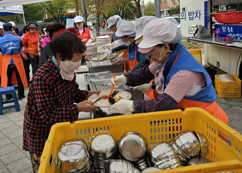 [동네뉴스] 참! 좋은 사람들의 온정 사랑의 밥차