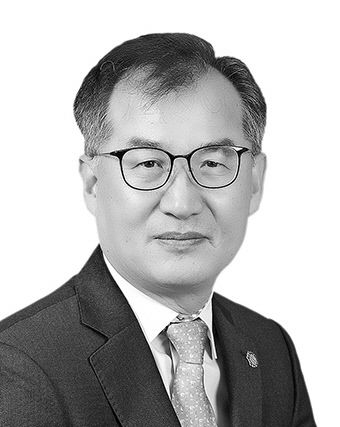 [시선과 창] 텐트 밖은 유럽, 학교 밖은 ○○