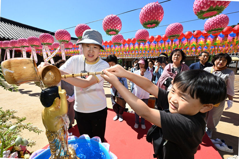 둘 아닌 화합된 한 해 됐으면 동화사에서 불기 2568년 부처님 오신 날 봉축대법회