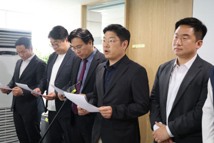 與 소장파 첫목회 무너지는 공정·상식에 침묵한 비겁함 반성