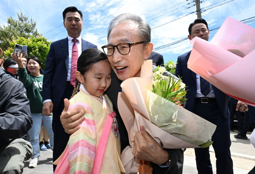 이명박 前대통령, 11년 만에 고향 포항 방문 항상 포항시민인 것 자랑스럽게 생각