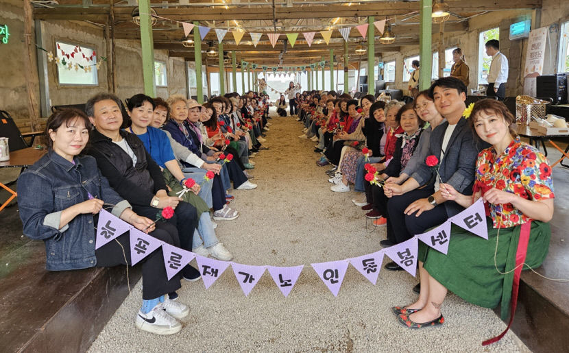[동네뉴스] 대새목장 카페서 열린 노인 위한 음악회
