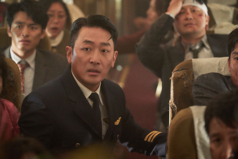 물 오른 극장가…천만영화 바통터치 대기 중