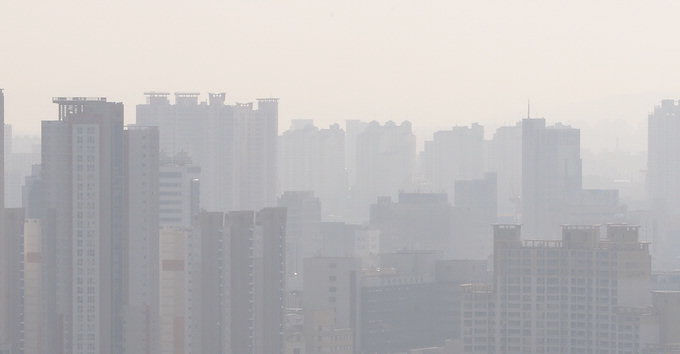 미세먼지 가니 고농도 오존 온다…호흡기·눈건강 조심하세요