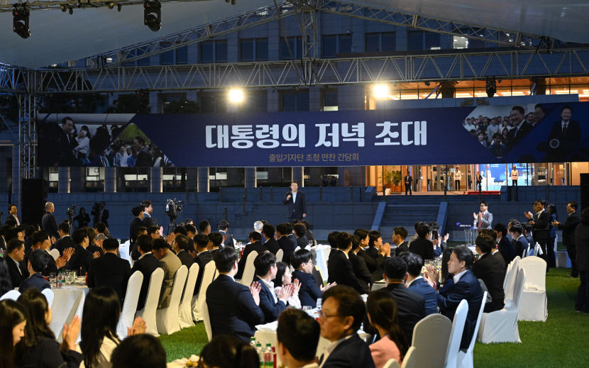 尹대통령 저출생 가장 핵심적 사안…혁명적 수준으로 개선해야