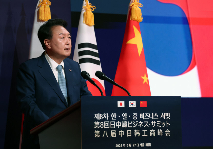 尹 北비핵화 노력 중요…日기시다 北비핵화·한반도 안정은 3국 공동이익