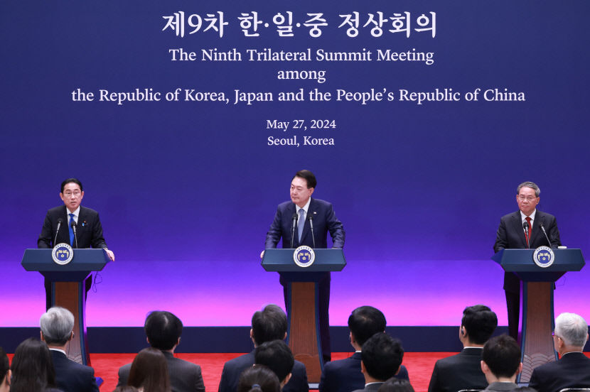 尹 한일중 3국 협력체제 완전한 복원…北비핵화에 공통된 목소리도