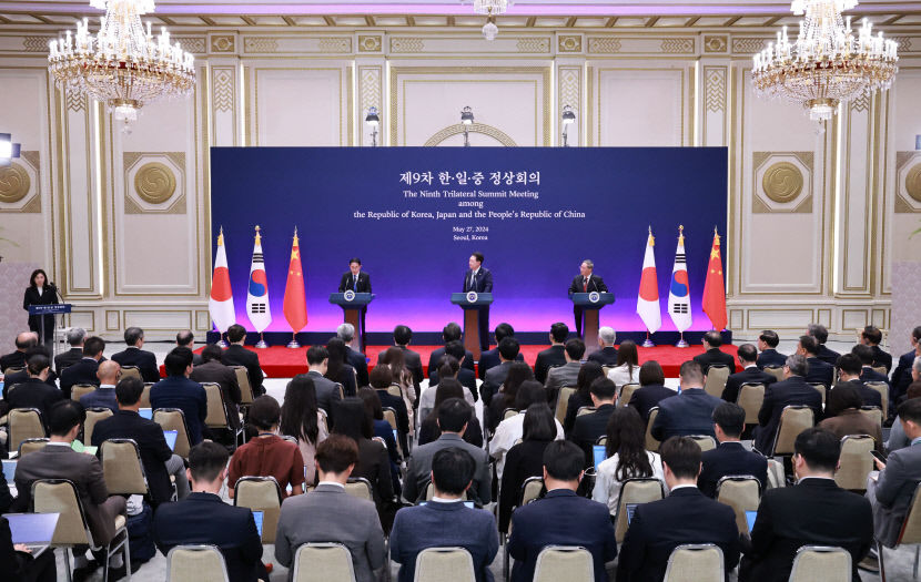 尹 한일중 3국 협력체제 완전한 복원…北비핵화에 공통된 목소리도