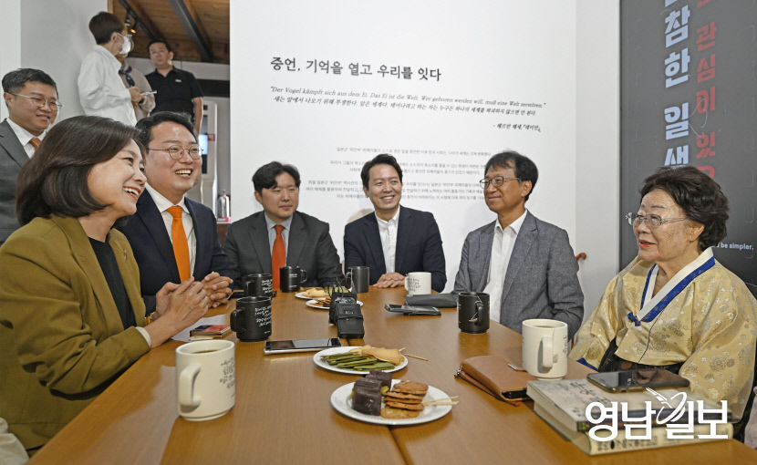 [포토뉴스] 개혁신당 허은아 대표·천하람 원내대표, 일본군 위안부 피해자 이용수 할머니 면담
