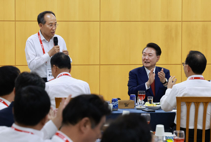 與 22대 국회 첫날 워크숍 열고 내부결속 다져…尹도 참석해 축하
