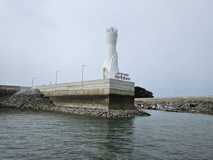 [김찬일의 방방곡곡/길을 걷다] 충남 홍성 죽도…물때 따라 12개의 무인도와 이어지는 낭만의 섬