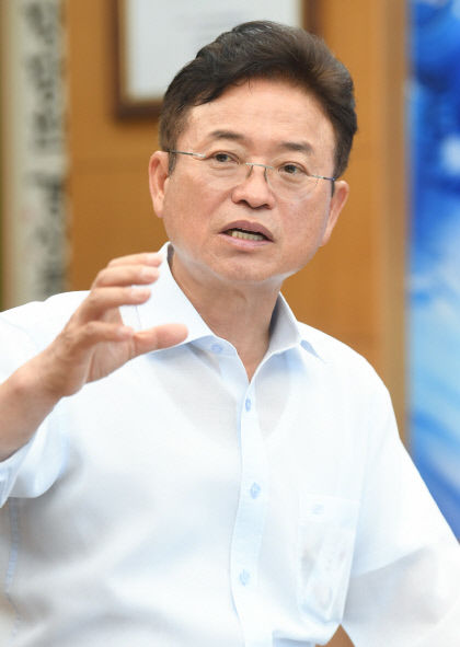 이철우 포항 앞바다 석유 구체화시 우리나라 새로운 전기 맞을 것