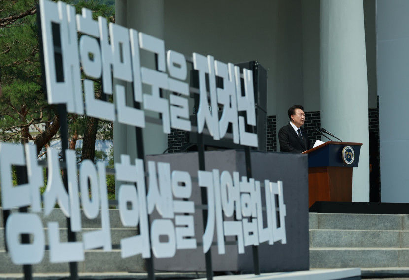 [속보] 윤석열 대통령 북한, 비열한 도발 감행…평화는 굴종 아닌 힘으로 지켜