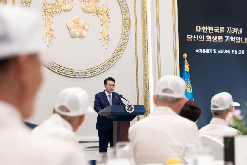尹, 국가유공자 및 보훈가족과 오찬…영웅 및 유족 예우는 국가의 책무
