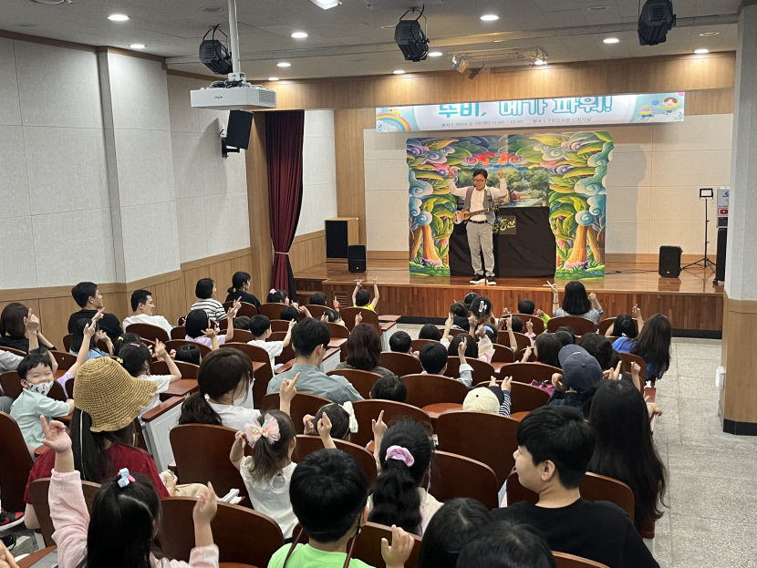 시원하게 관람하세요 구미 행정기관 복도 미술관