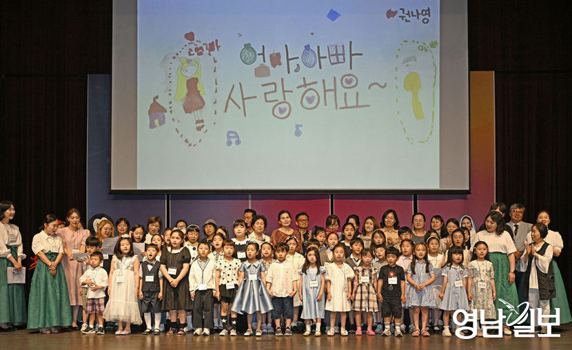 [포토뉴스] 입모아 동요 부르는 천사들