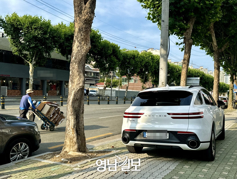 [포토뉴스] 폐지수집노인 위험으로 내몬 인도 점령 차량