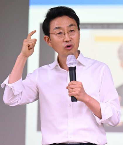 [영남일보 CEO아카데미] 권택환 교수 맨발걷기 주제 강연 흙길 맨발걷기는 만병통치약