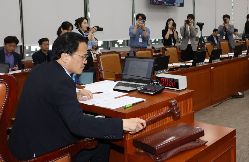 야당 단독 개최 복지위서 대통령 하야 촉구 결의안 내자