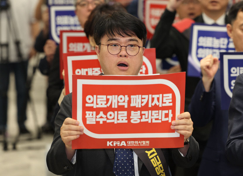 의협이 전공의 문제 손뗄까요…의협 회장, 전공의 대표 저격에 반격