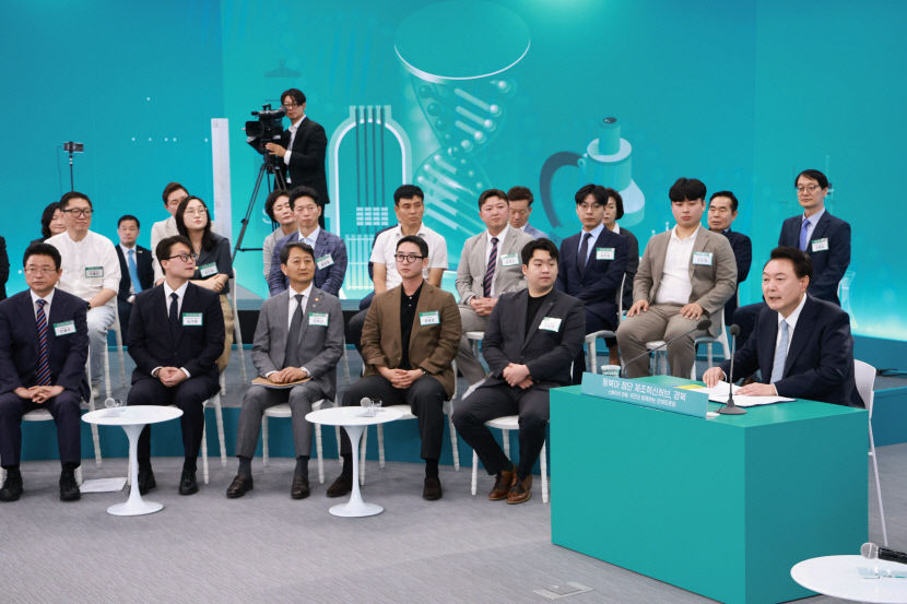 [속보] 尹대통령 구미 반도체 특화단지, 반도체 소재부품 생산 거점화