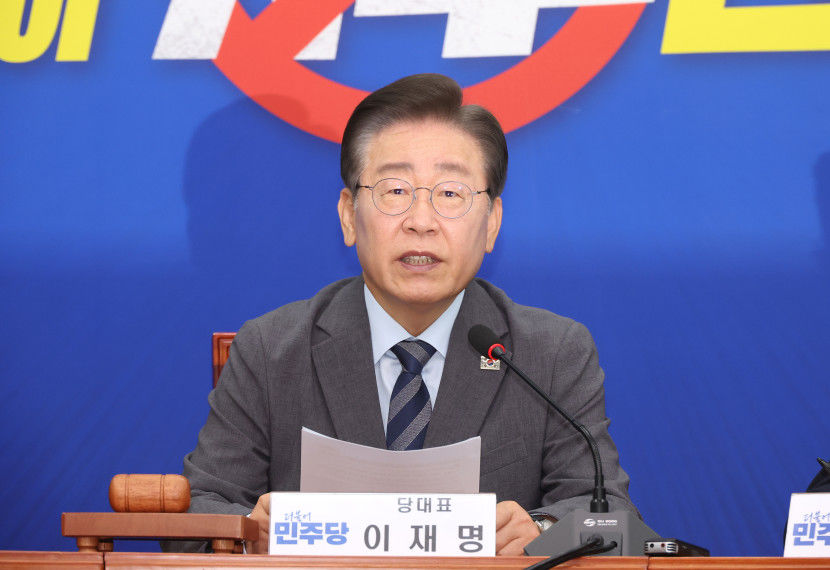 [속보] 이재명, 민주당 대표직 사퇴…연임도전 절차 돌입