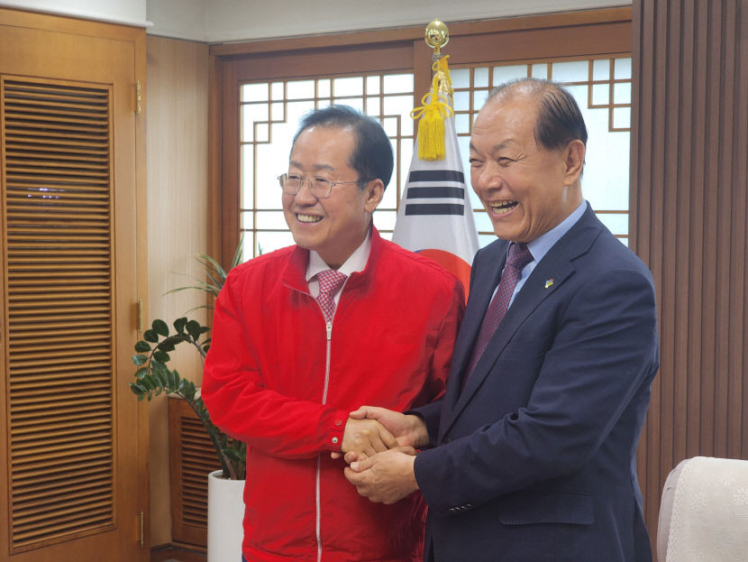 홍준표 대구시장 예방 황우여 與비대위원장 추경호 원내대표 재신임해야
