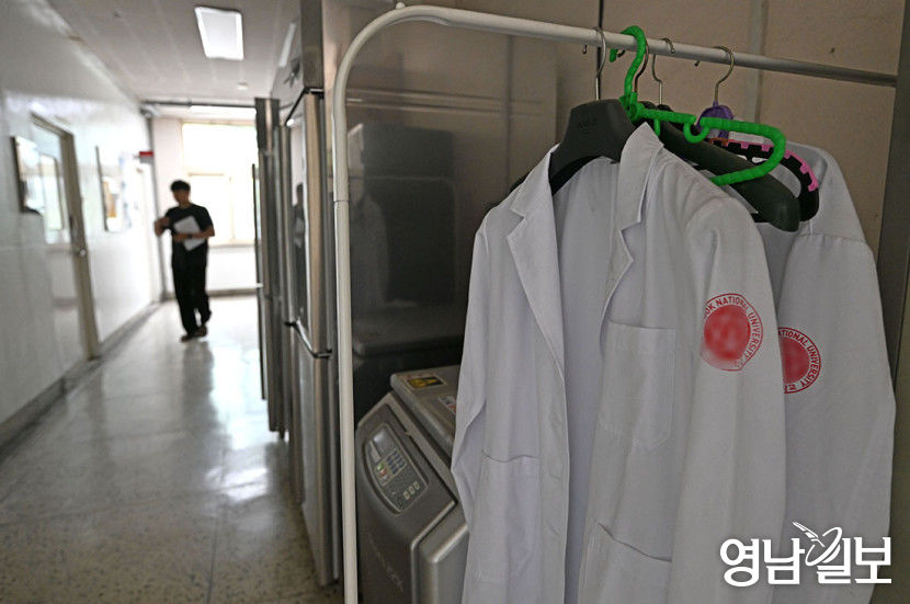 [포토뉴스] 의사가운만 덩그러니