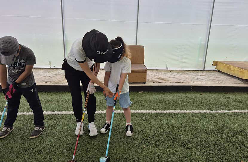 파크골프 확산 영진전문대 앞장… 점곡초에 골프 재능기부